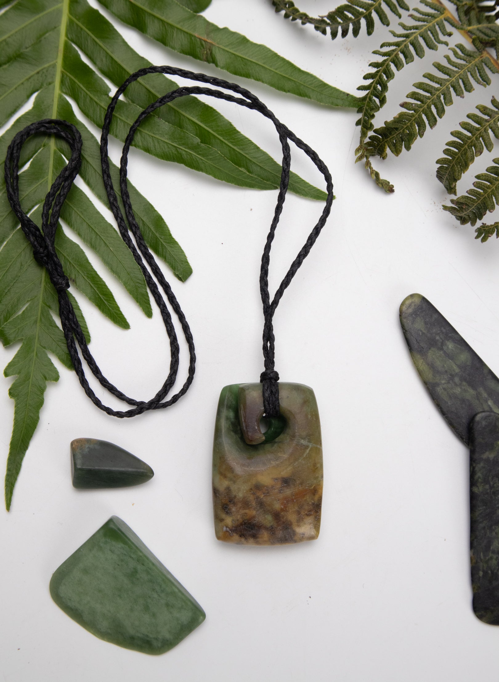 Retangular Koru Pounamu Toki