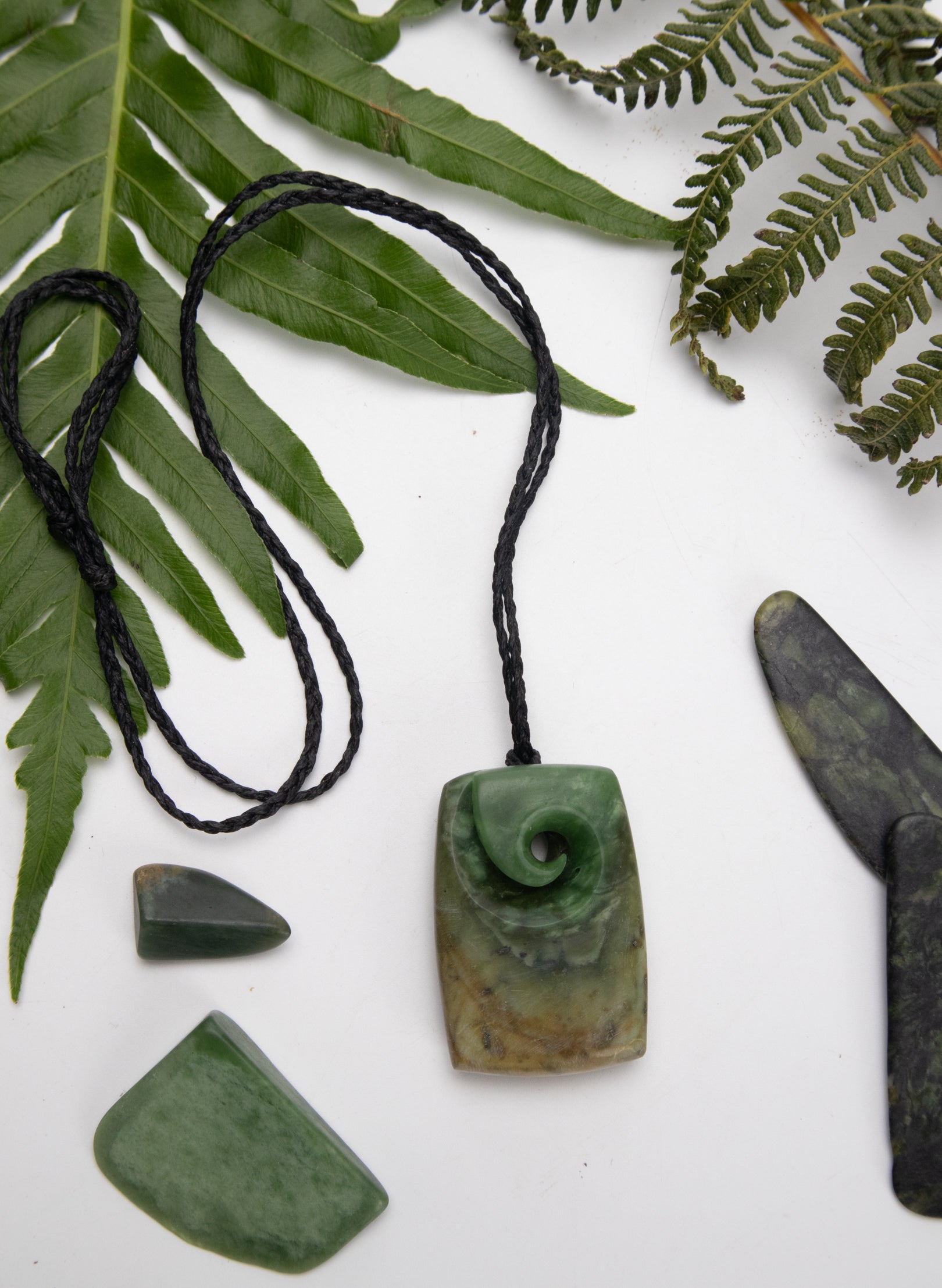 Retangular Koru Pounamu Toki