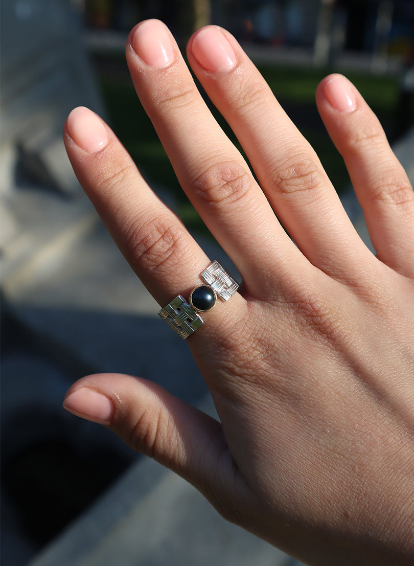 Woven Ring w/ Black Pearl & 9ct Gold