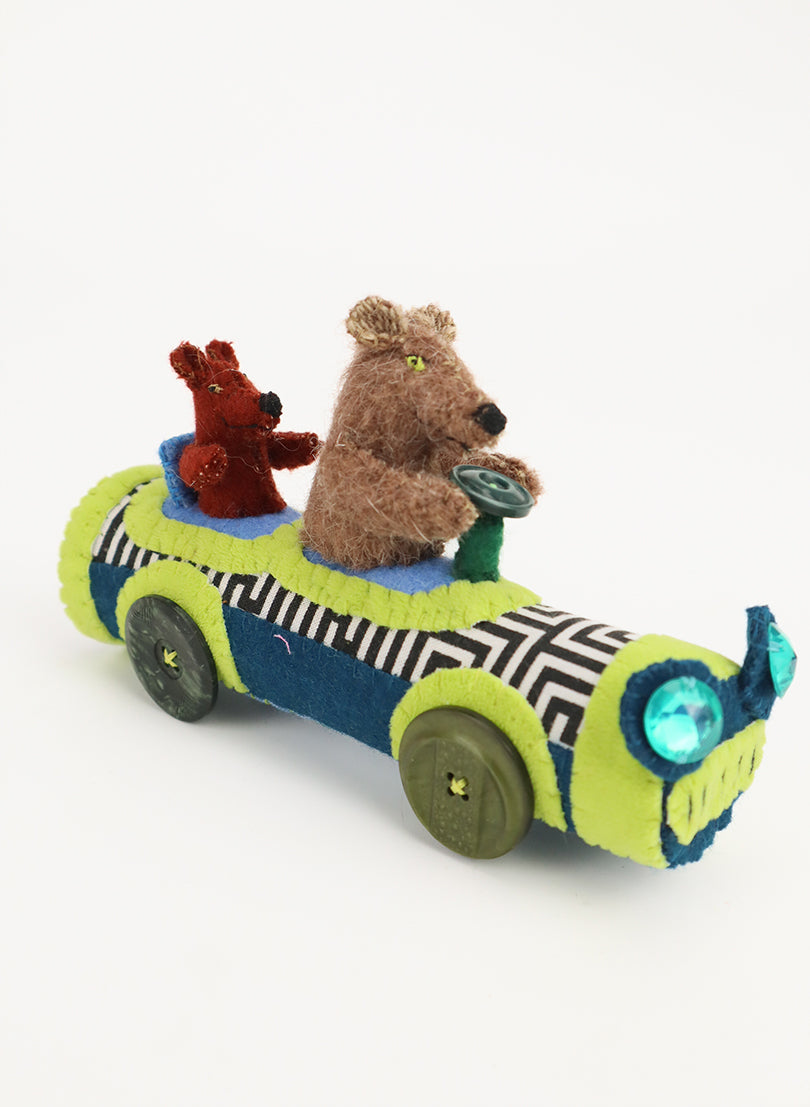 Mama Bear & Cub Driving - 3D Bear