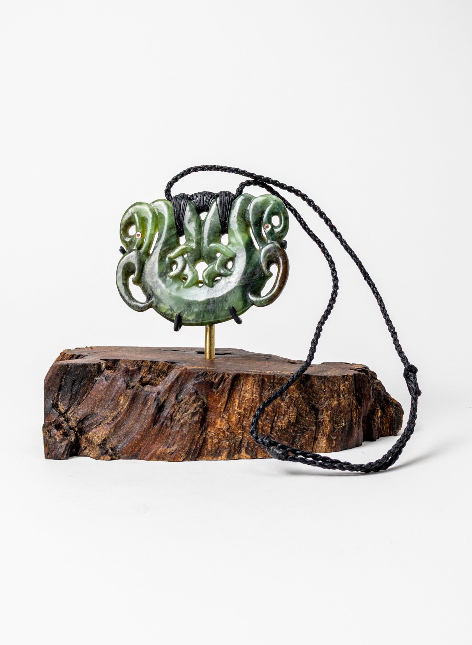 Pounamu Peka Peka on Stand