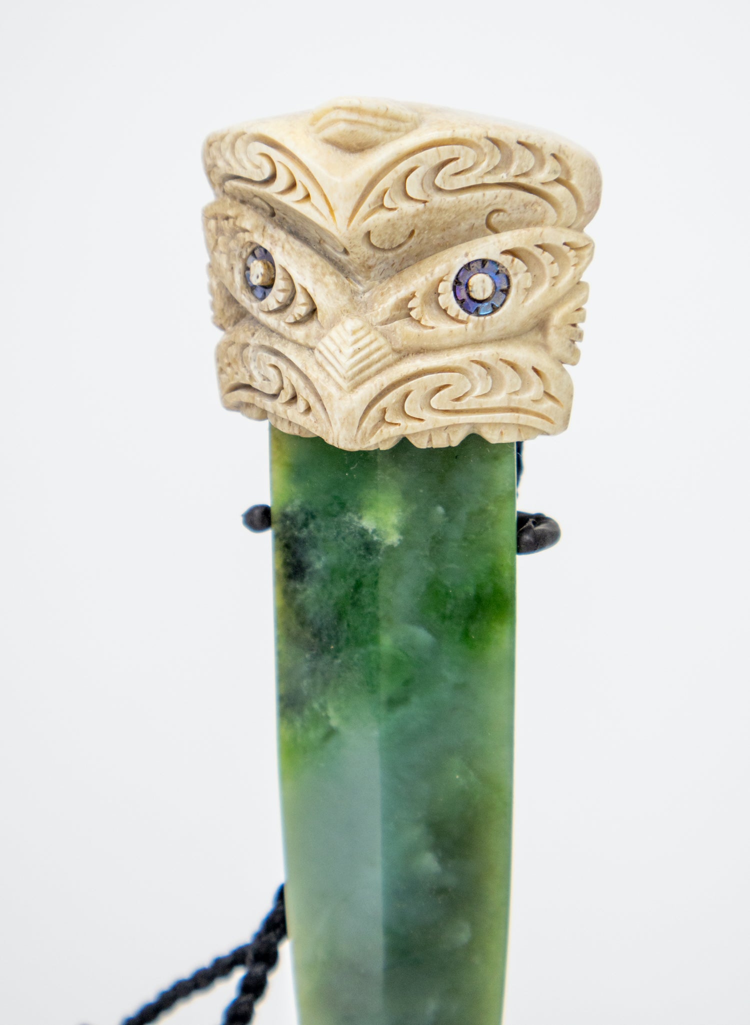 Arero Parāoa and Pounamu (Arahura Īnanga on Stand