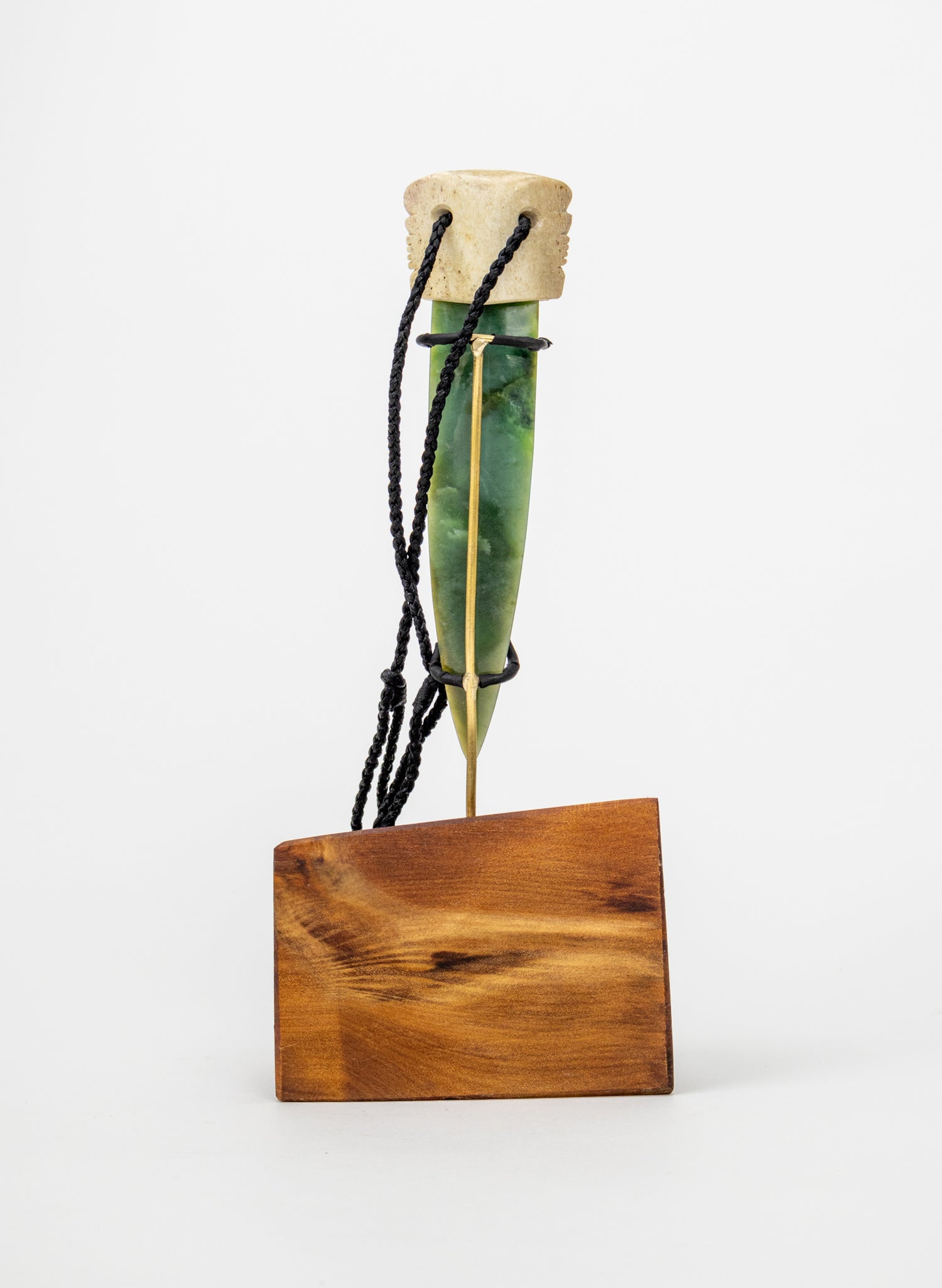 Arero Parāoa and Pounamu (Arahura Īnanga on Stand