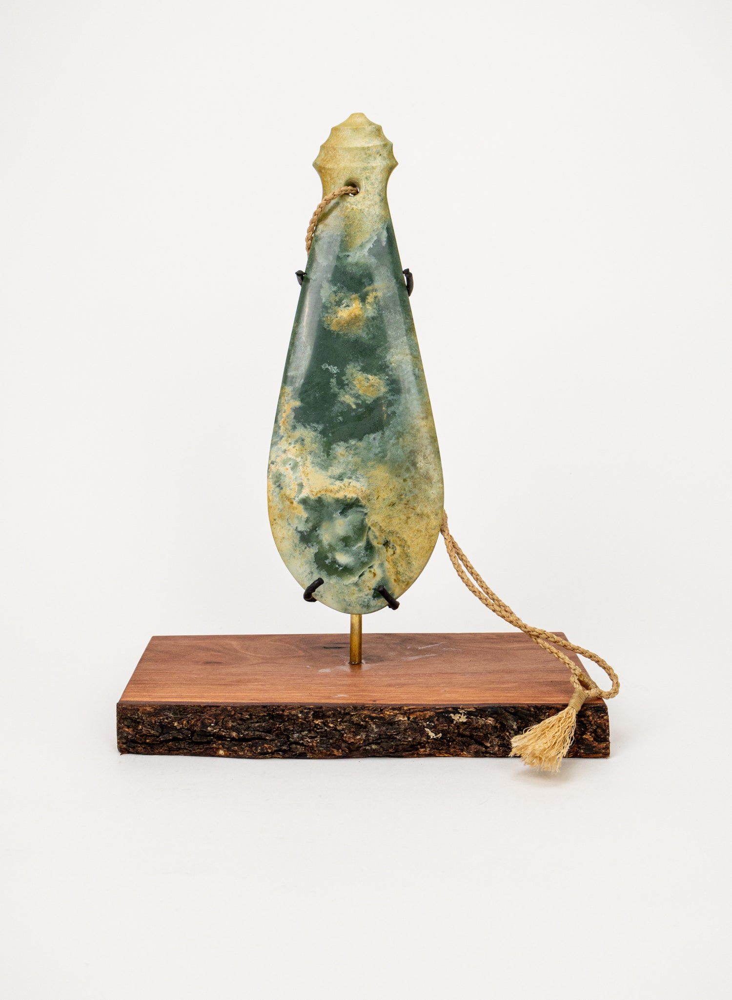 Mere Pounamu - Marsden Īnanga Raukaraka on Stand