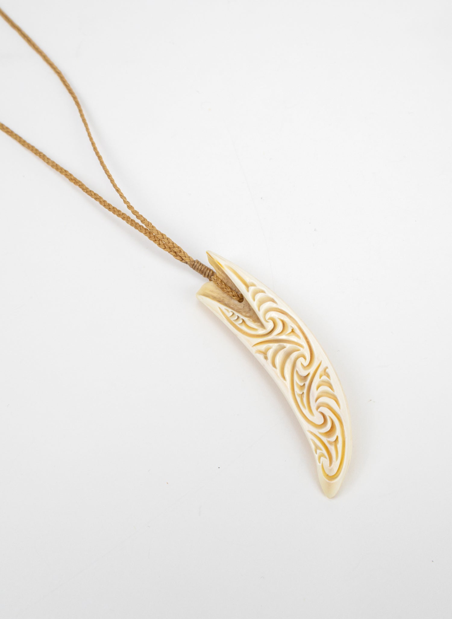 Carved Whaletooth Rei Puta Necklace