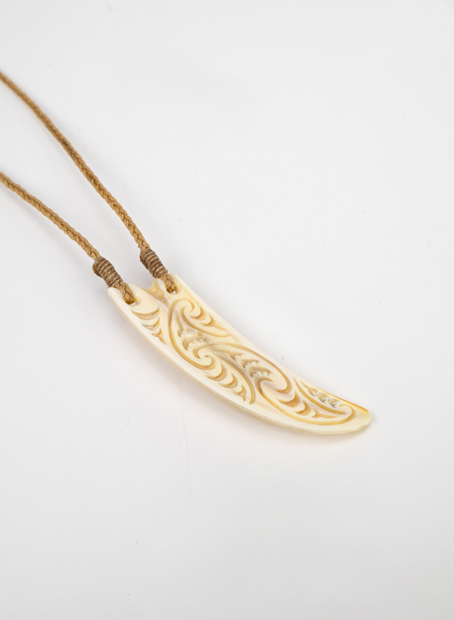 Carved Whaletooth Rei Puta Necklace