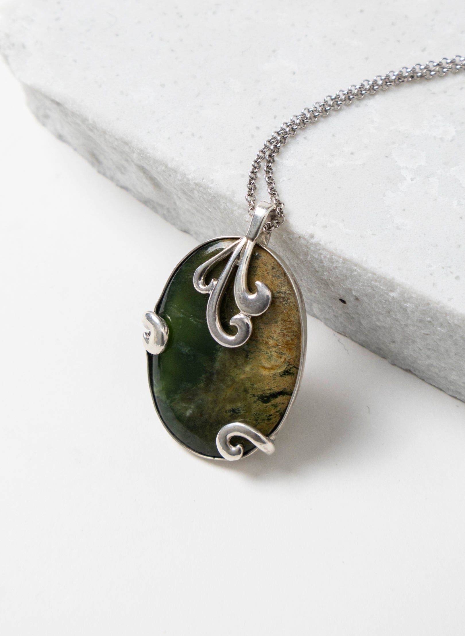 Hei Kaki Silver Pounamu