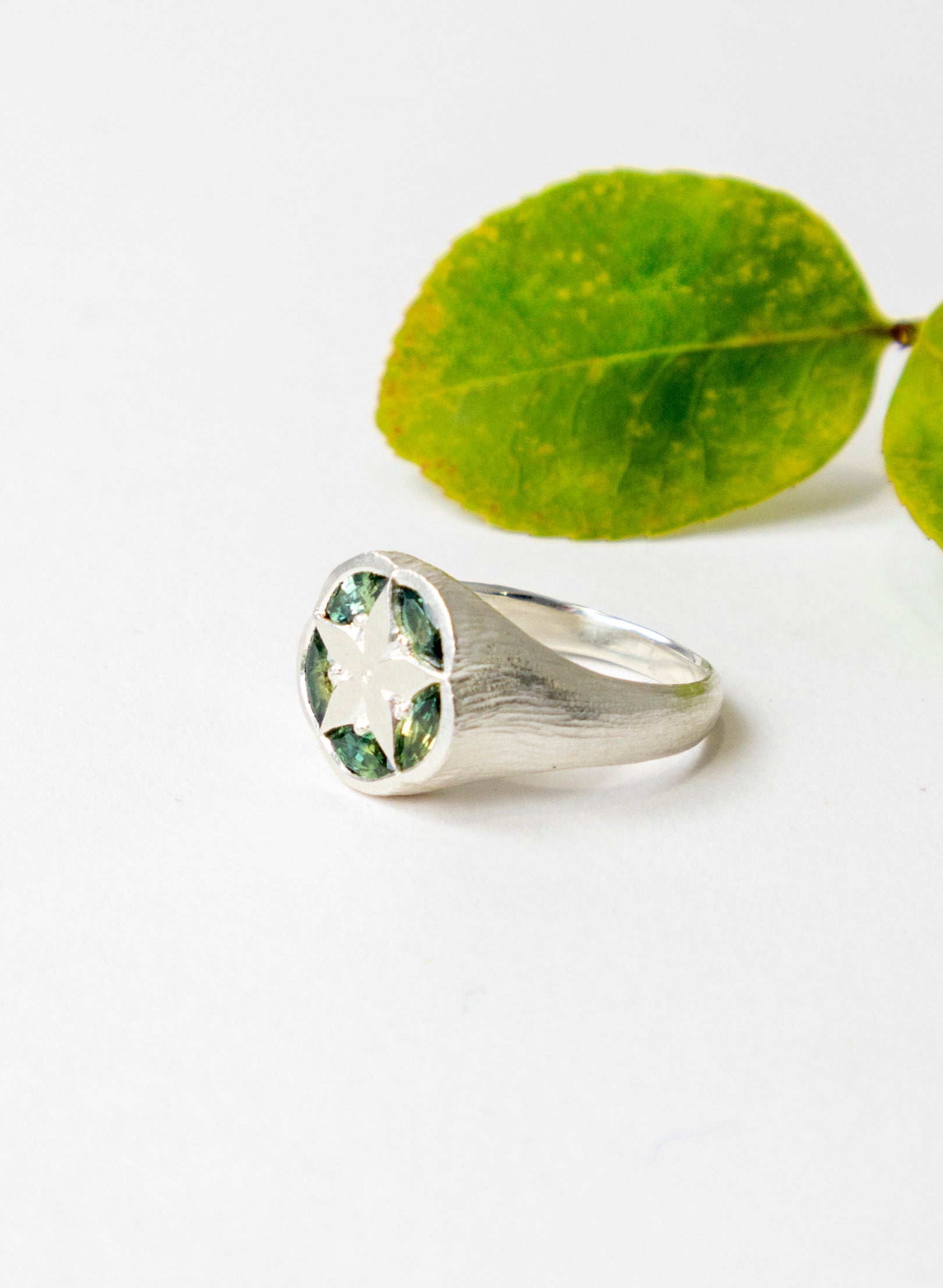 Mahoe Flower Ring