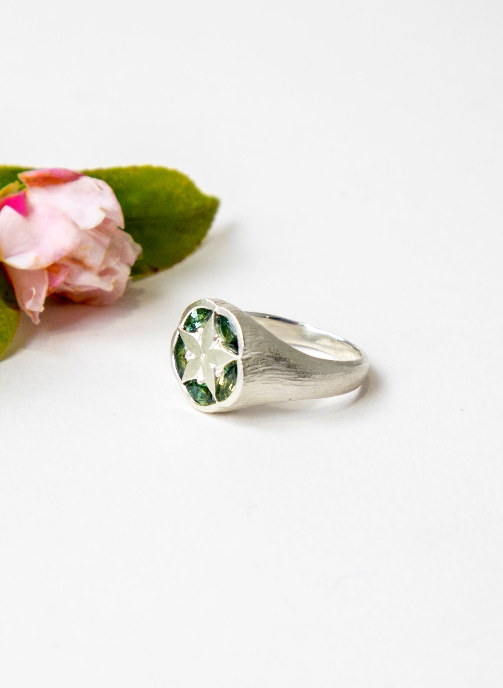 Mahoe Flower Ring