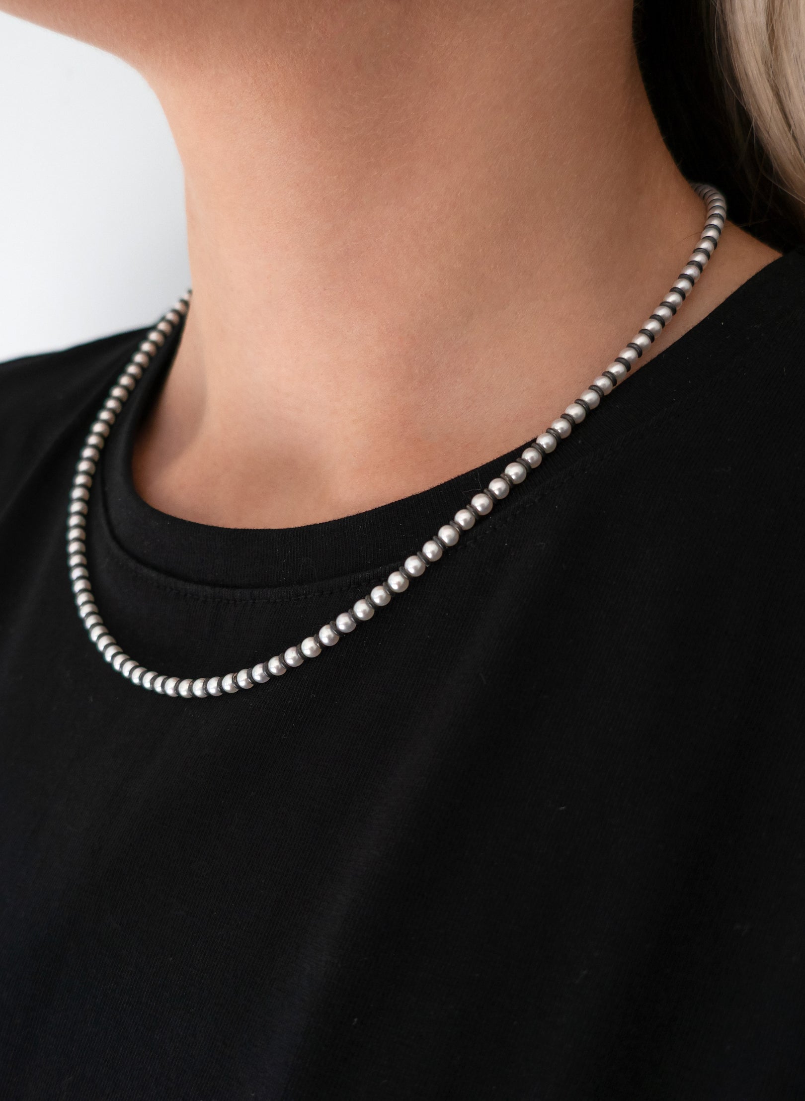 Contrast White - Necklace