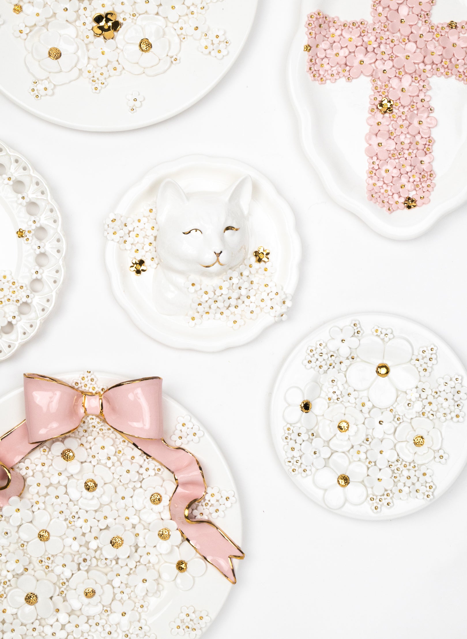 Small Round Cat Wall Plate with White and Gold Flowers