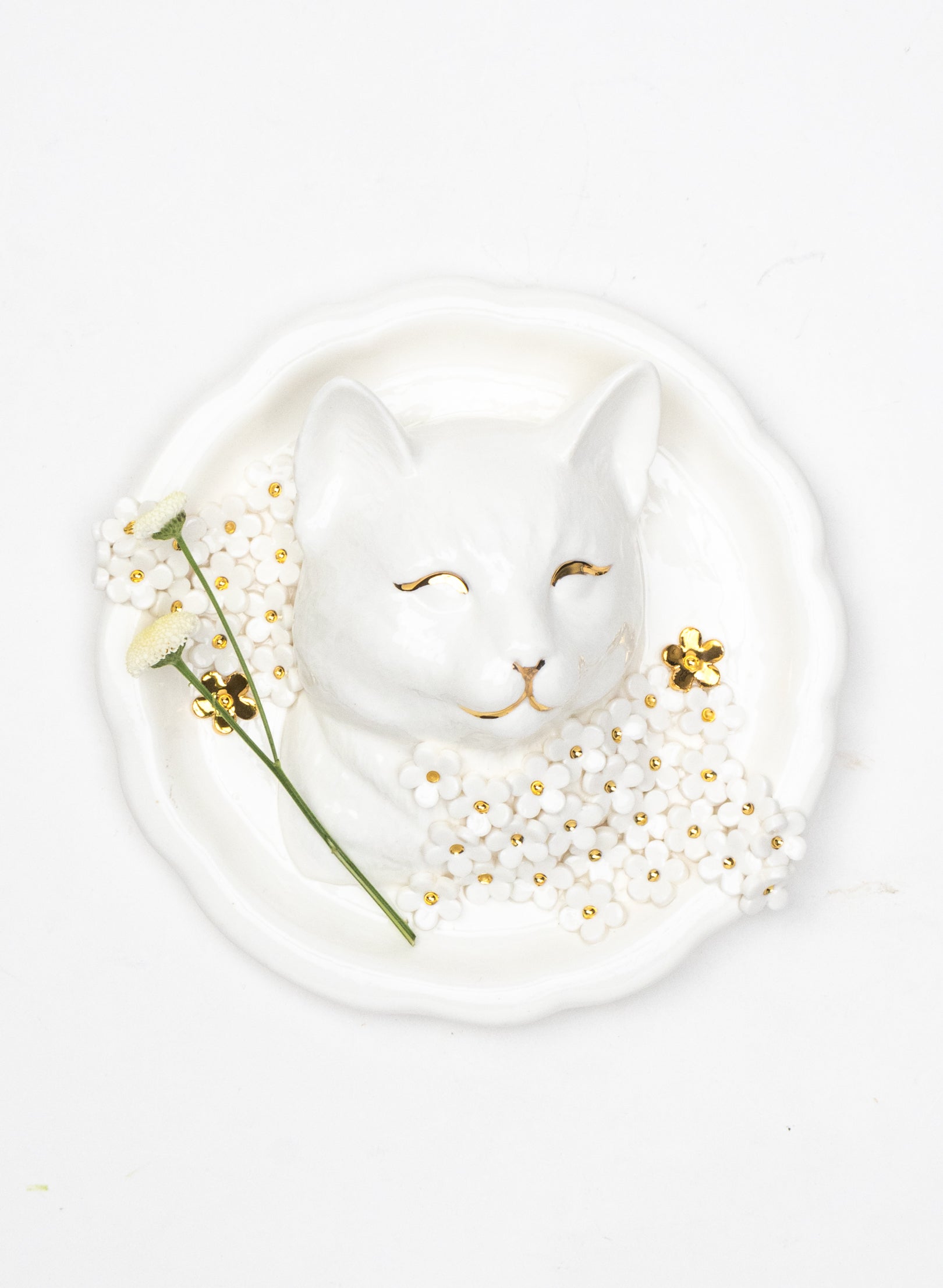 Small Round Cat Wall Plate with White and Gold Flowers