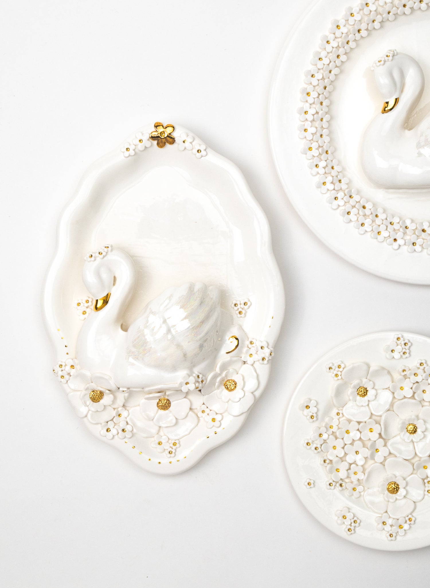 Large Oval Swan Wall Plate with White and Gold Flowers