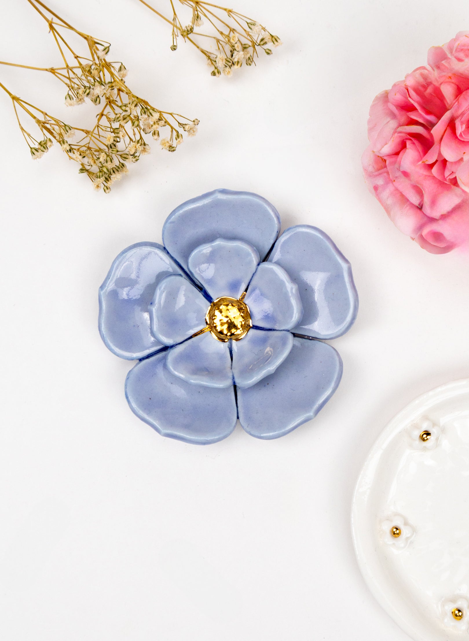 Cornflower Wall Flower with Gold Pistil