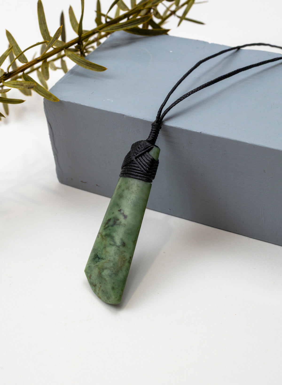 Raukaraka Pounamu Cross Bound Toki Pendant