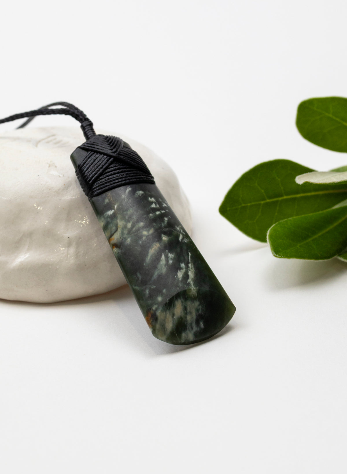Kawakawa Pounamu Cross Bound Toki Pendant