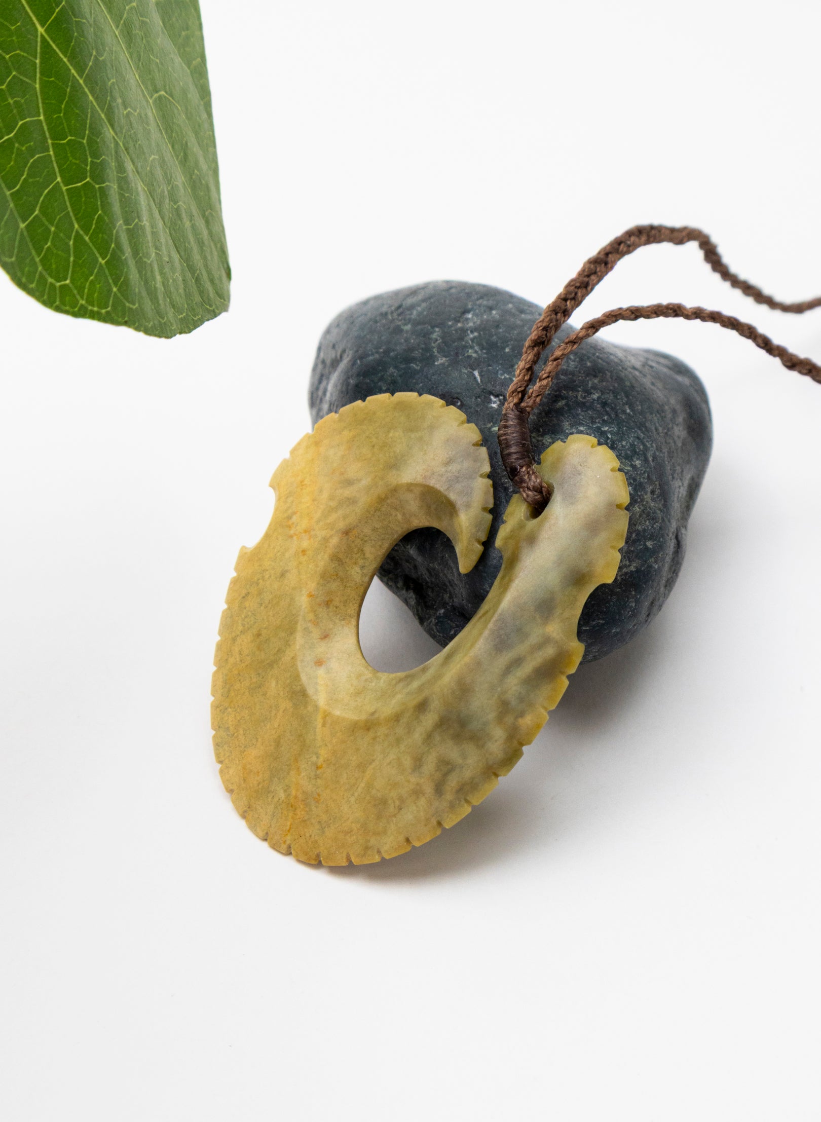 Pounamu Golden Oval Matau