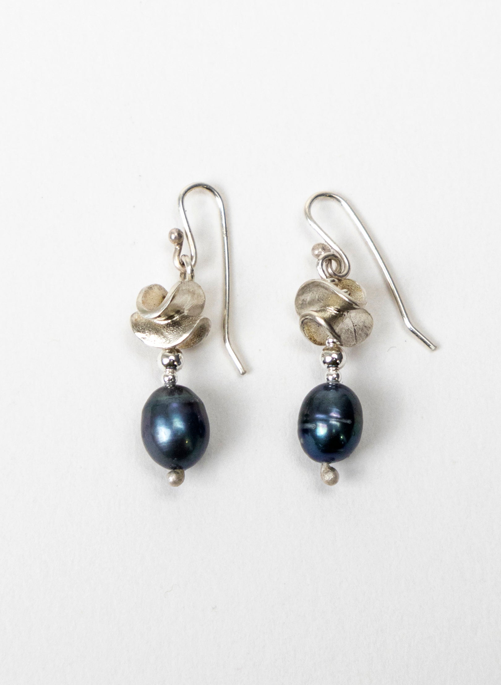 Round Leaf with Black Pearl Earrings