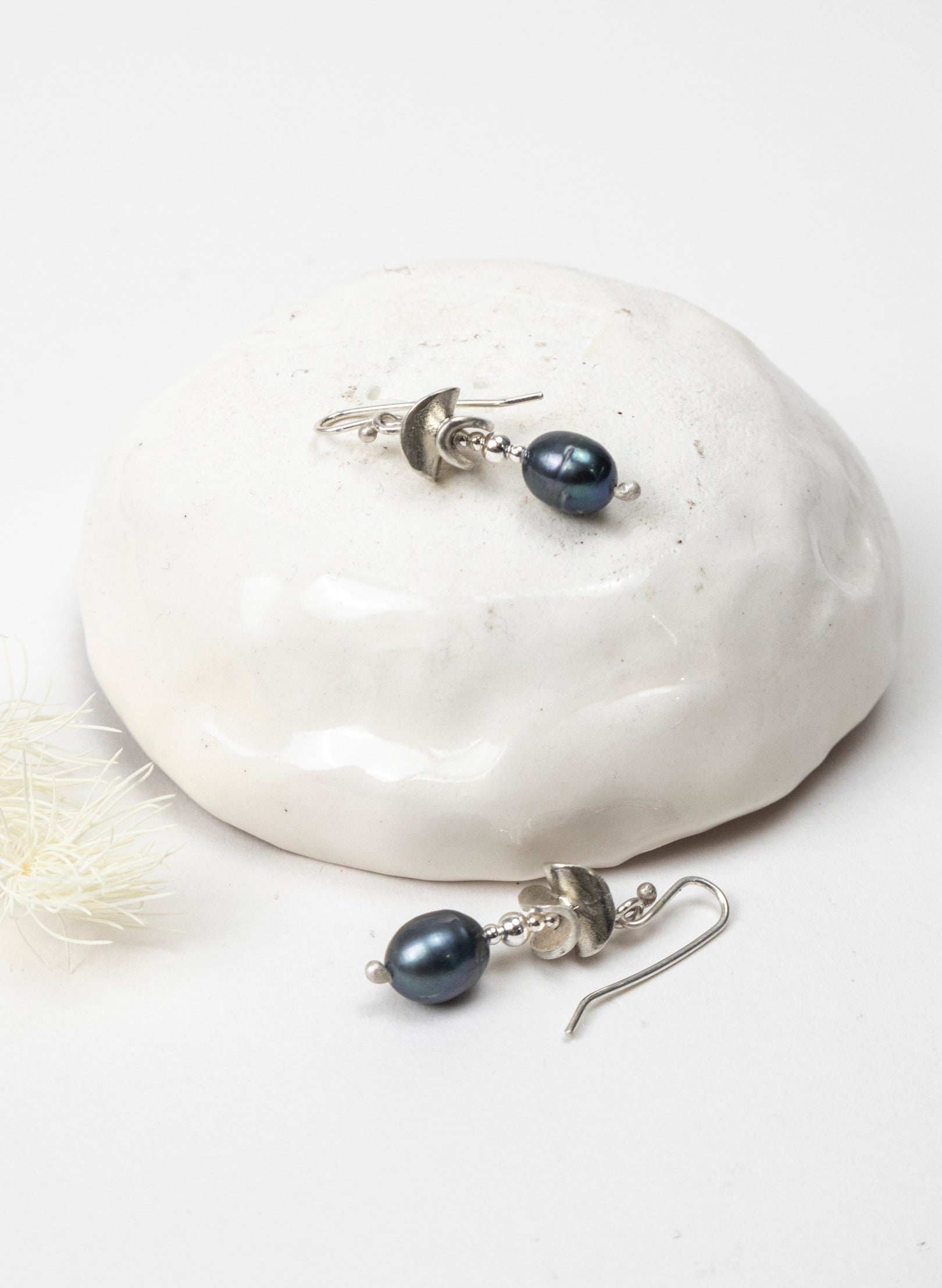 Round Leaf with Black Pearl Earrings