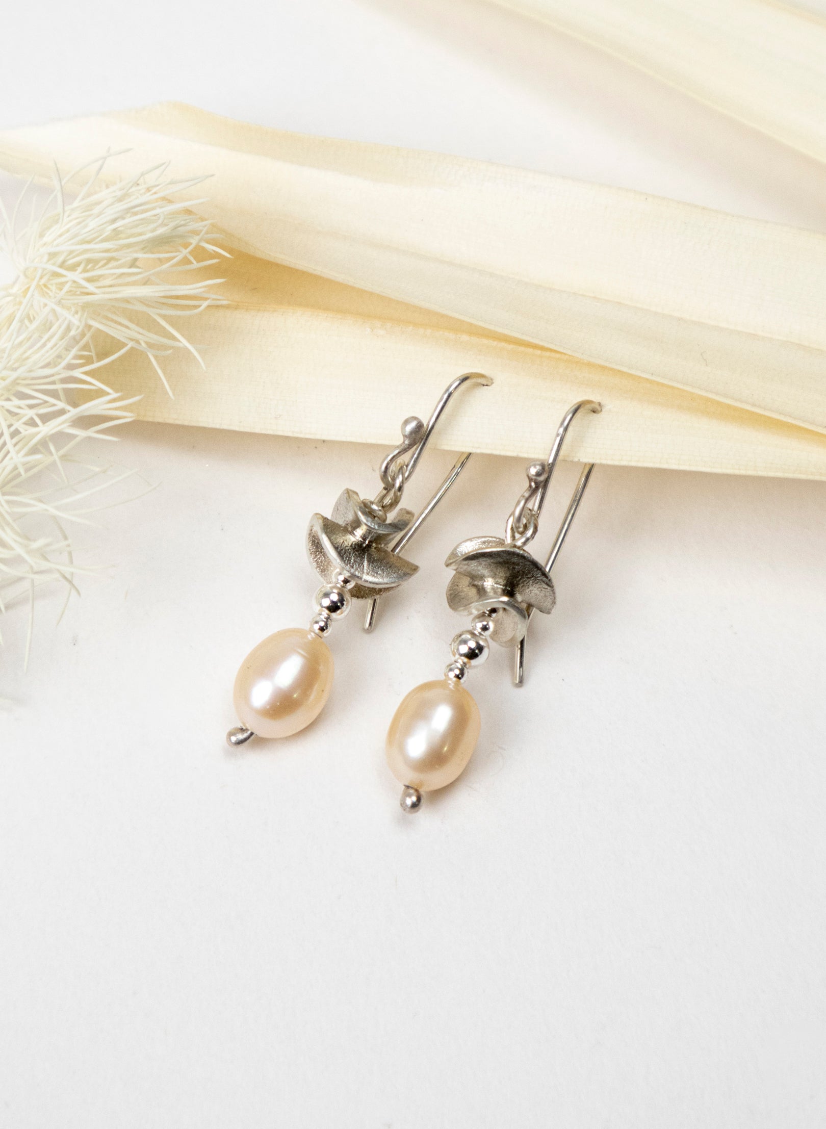 Round Leaf with White Pearl Earrings
