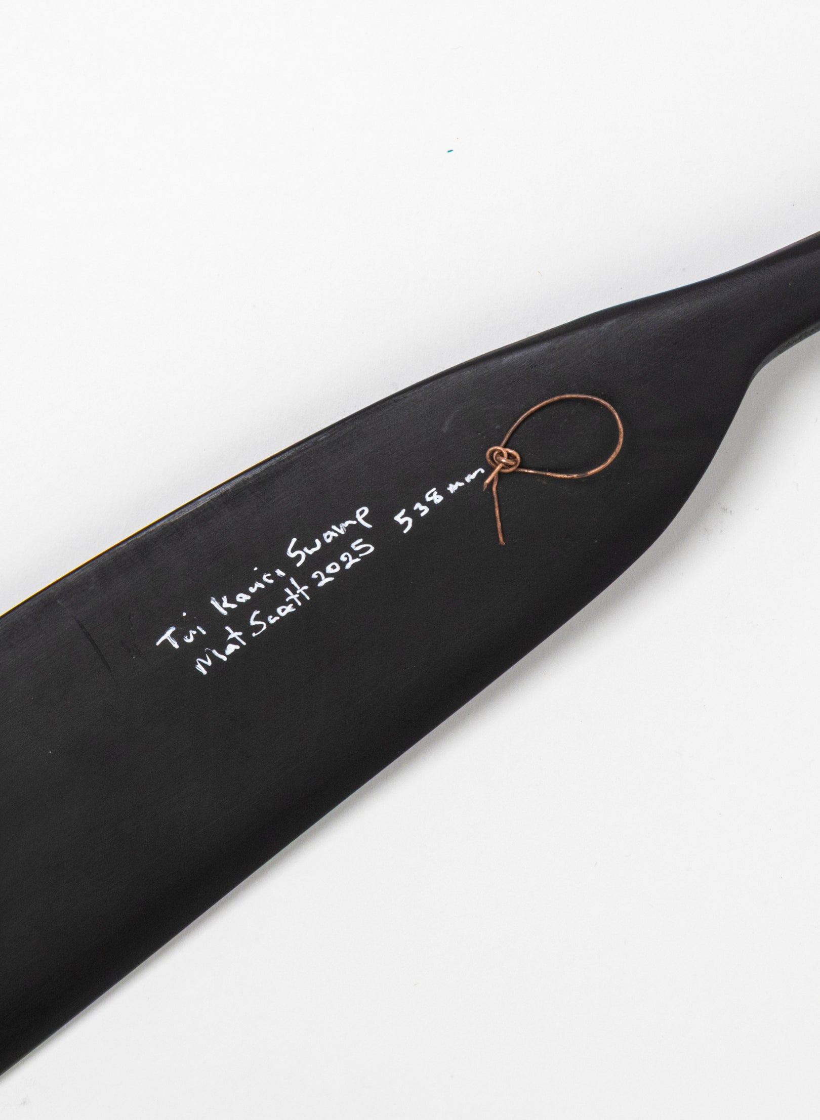 Tūī Feather Swamp Kauri 538mm