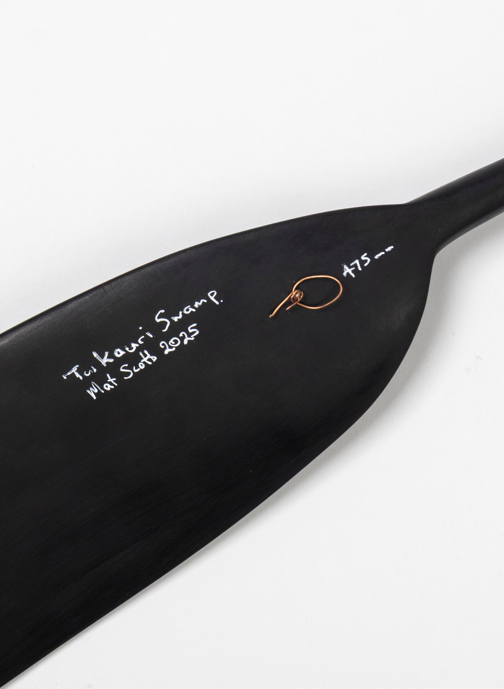 Tūī Feather Swamp Kauri 475mm