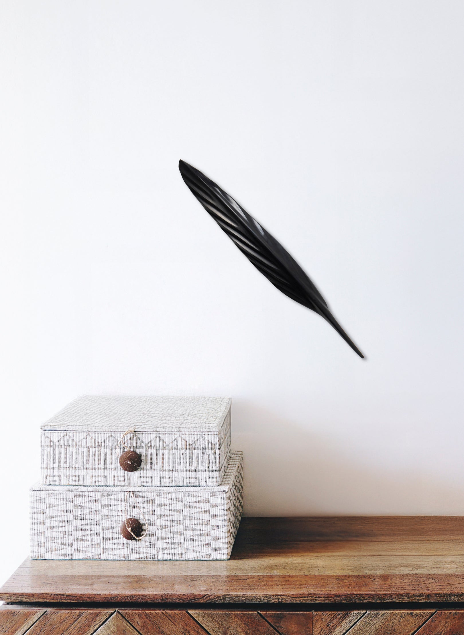 Tūī Swamp Kauri Feather 595mm