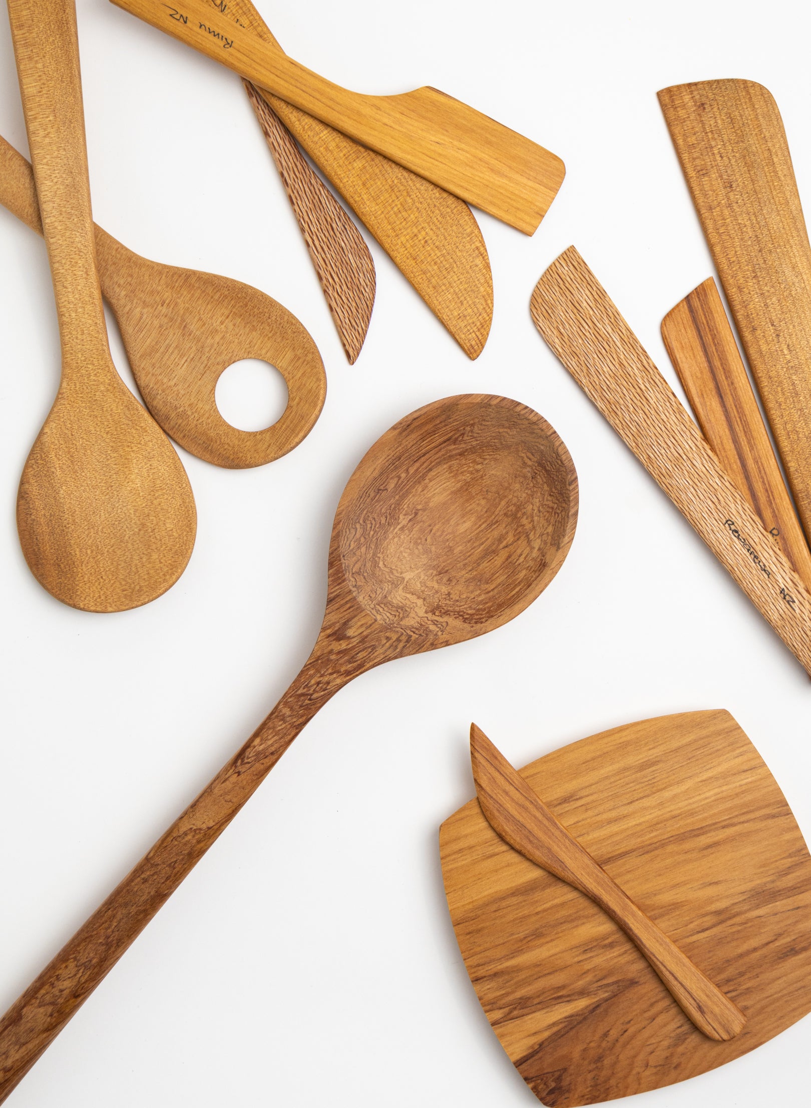 Rimu Board With Knife - Small