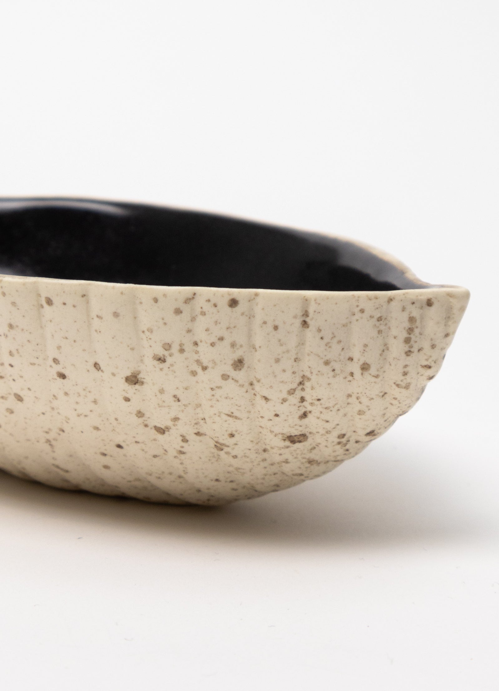 Small Seed Pod Dish - Black