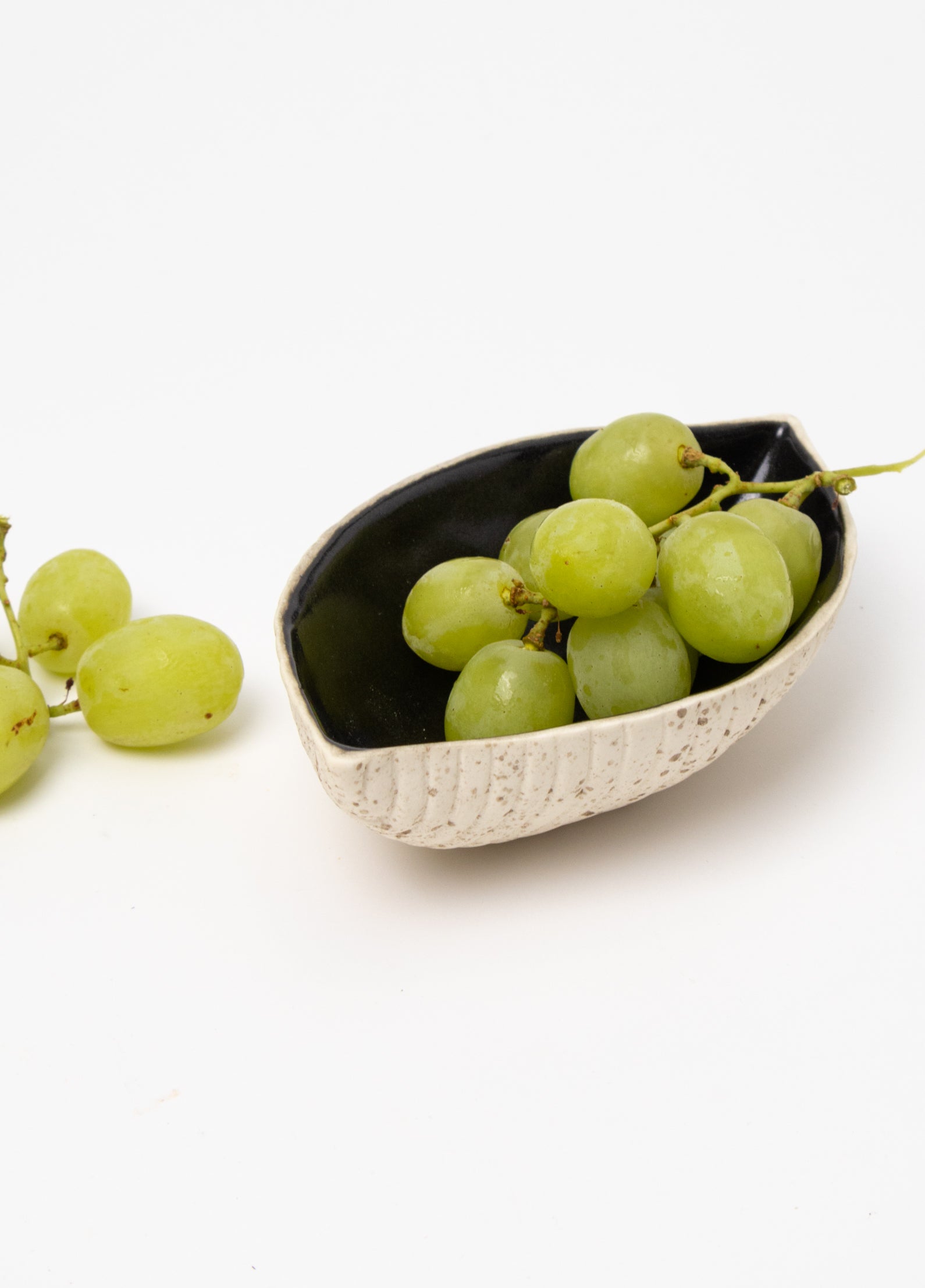 Small Seed Pod Dish - Black