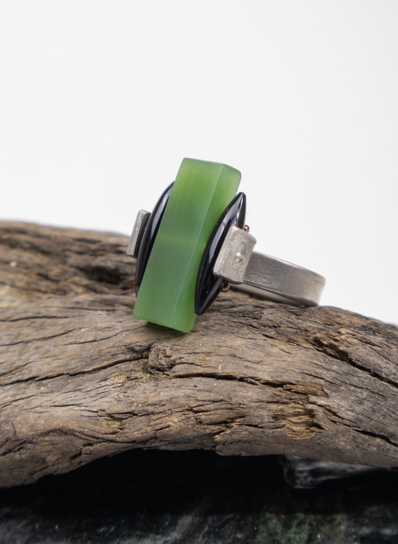 NZ Pounamu, Onyx, Titanium Ring