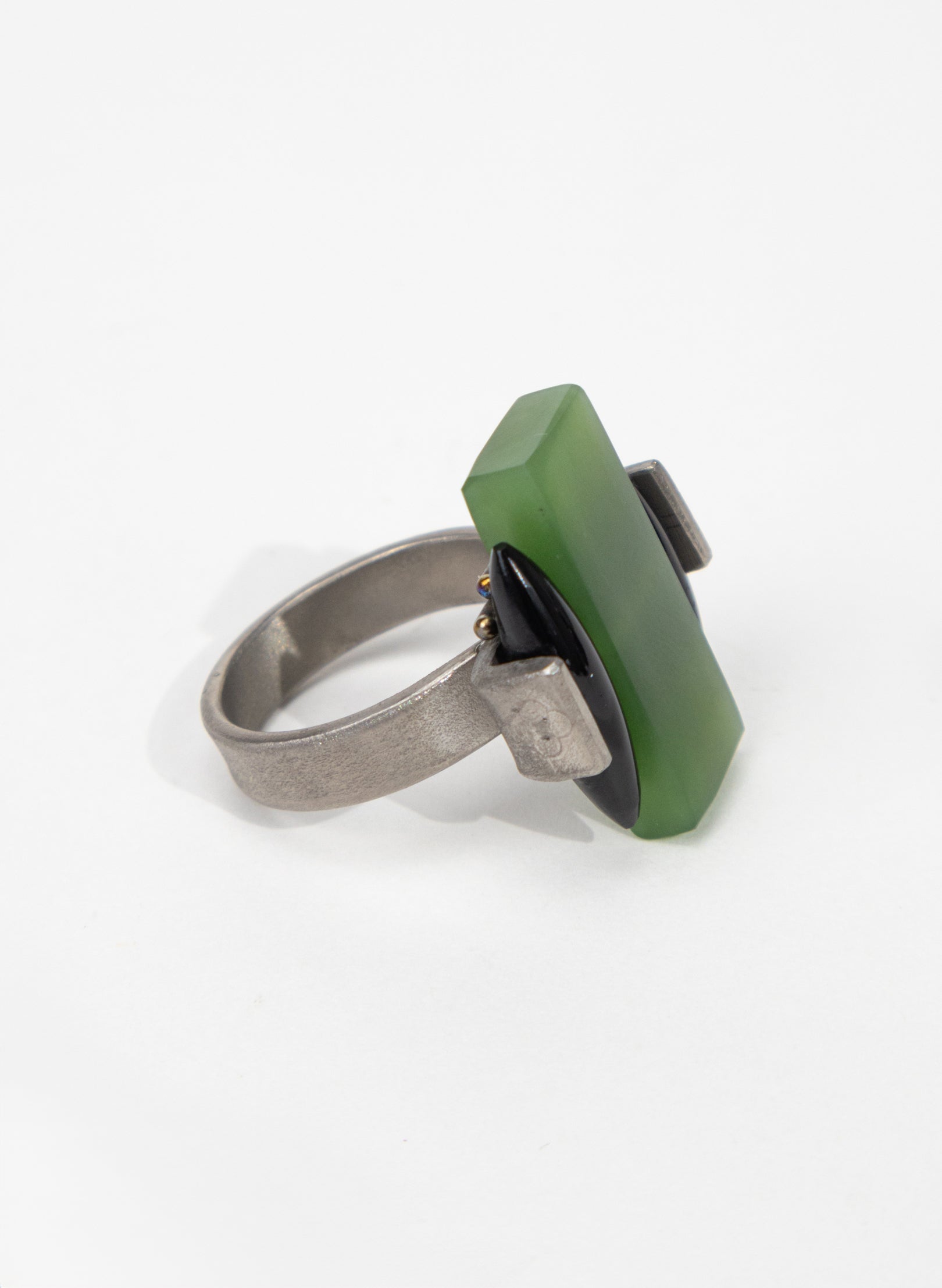NZ Pounamu, Onyx, Titanium Ring