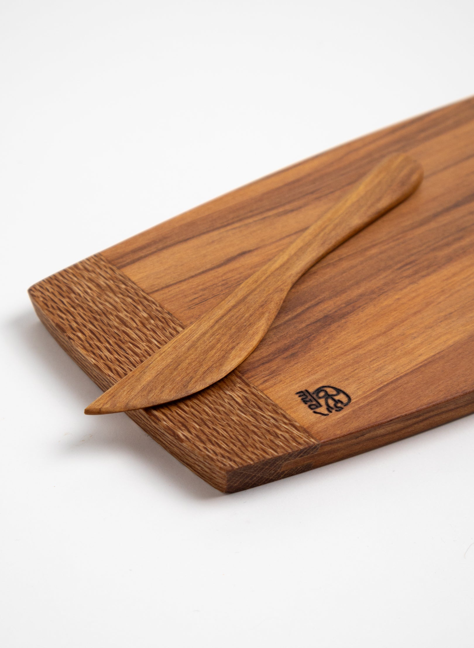 Waka Cheese Board With Knife - Rimu