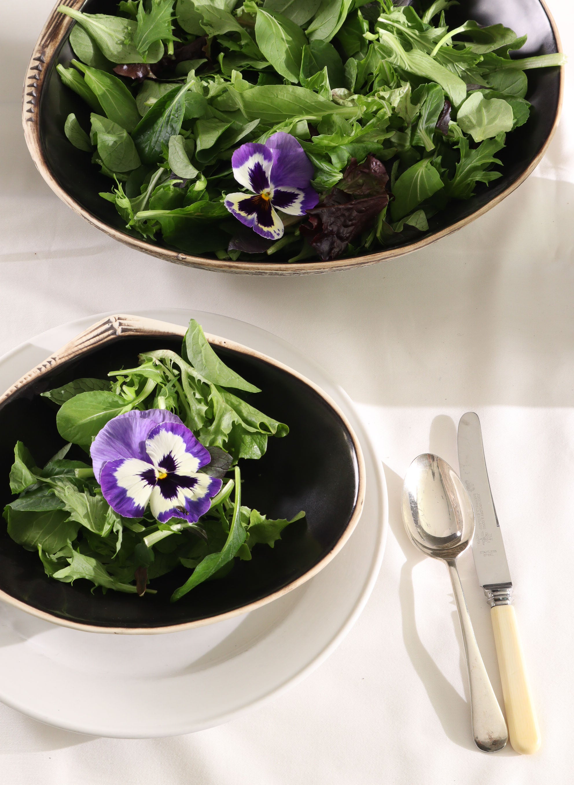 Shell Salad Bowl Black