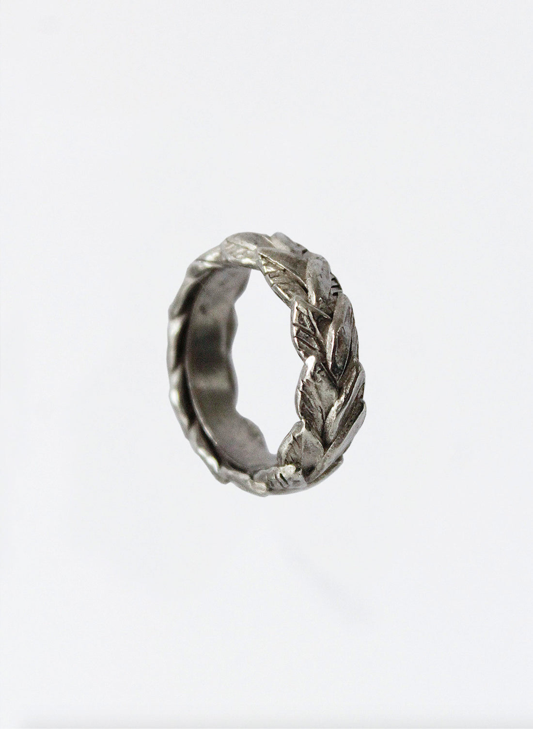 Reveal Leaf Ring