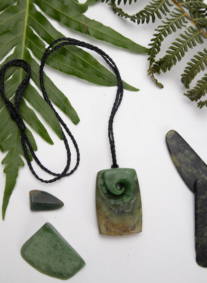 Retangular Koru Pounamu Toki