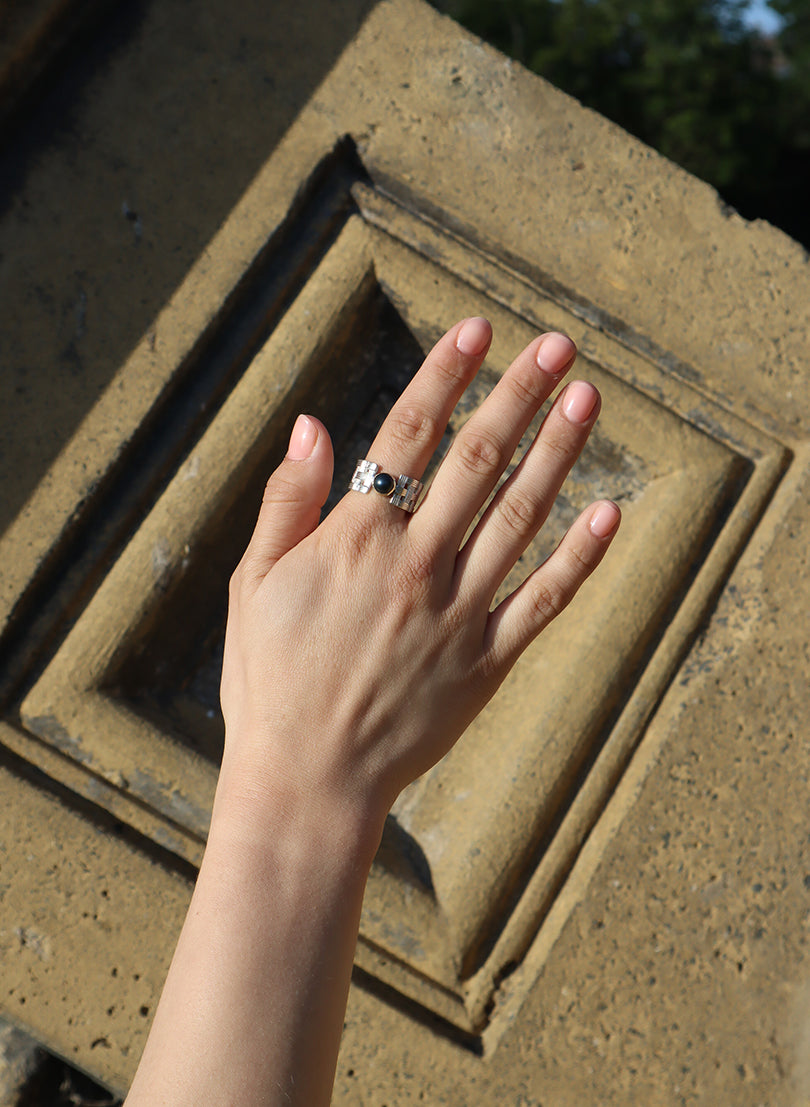 Woven Ring w/ Black Pearl &amp; 9ct Gold