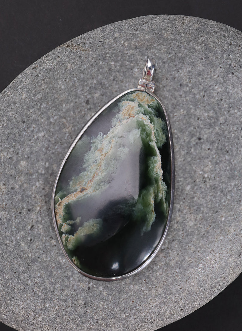 Pounamu Free Form Pendant