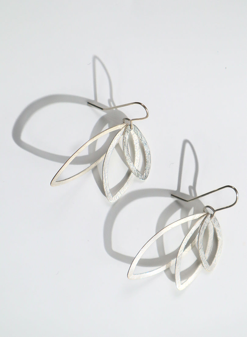 Swinging Pointed Earrings