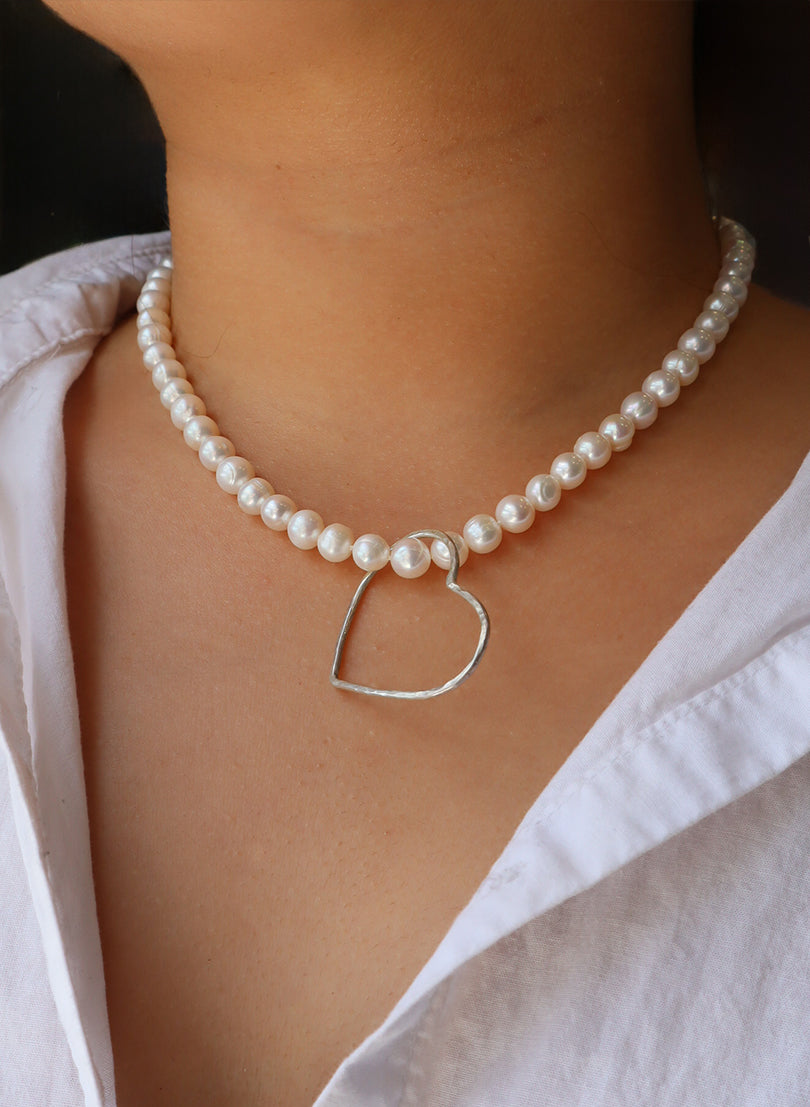 White Pearl Heart - Necklace