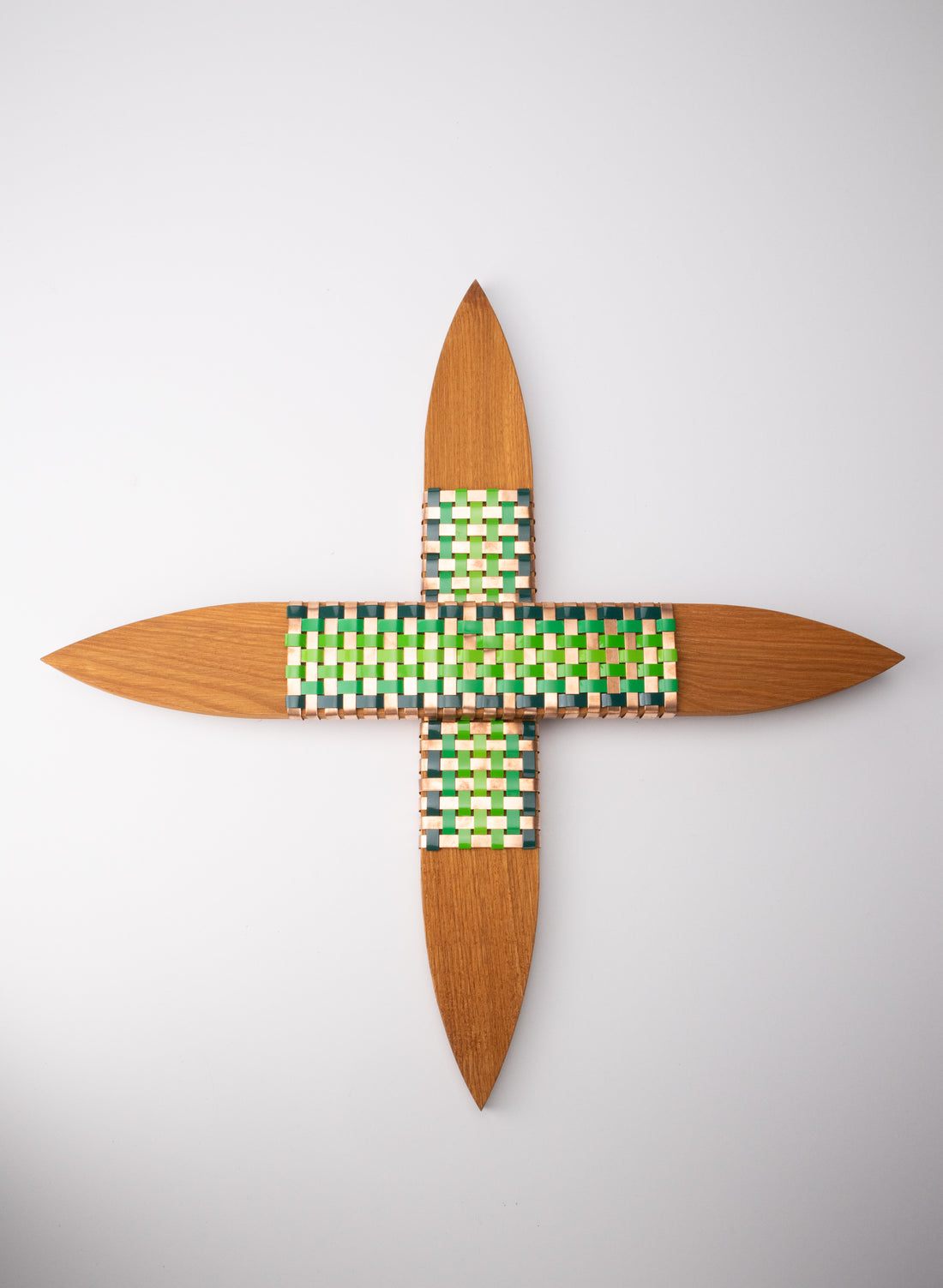 Green and Green on Chestnut Timber Putiputi