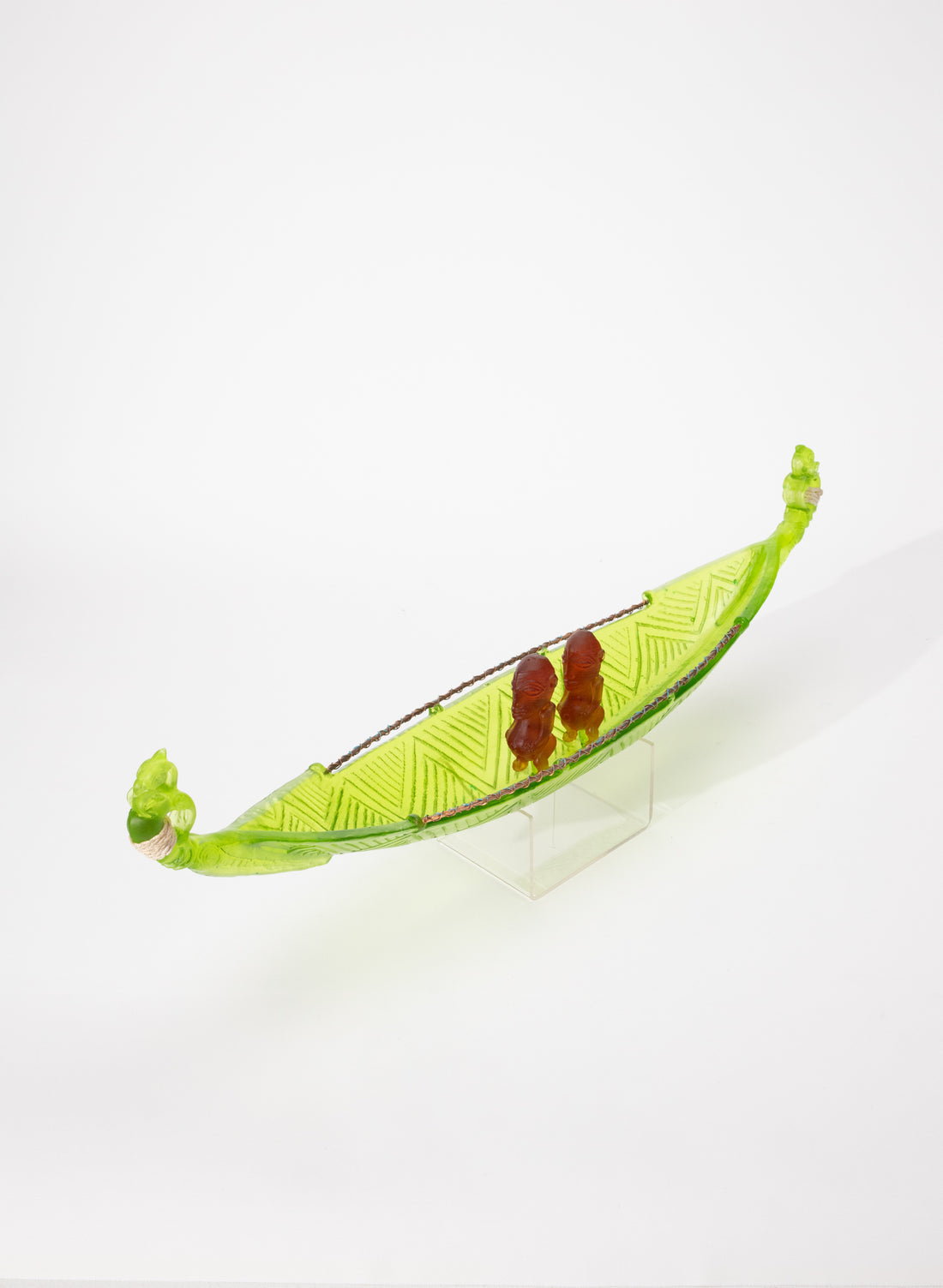 Green Manaia with standing Tangaroas