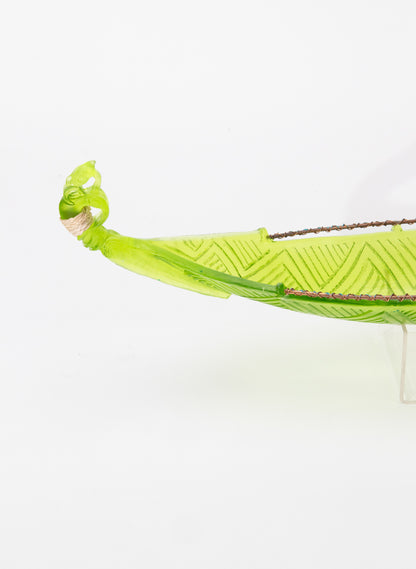 Green Manaia with standing Tangaroas