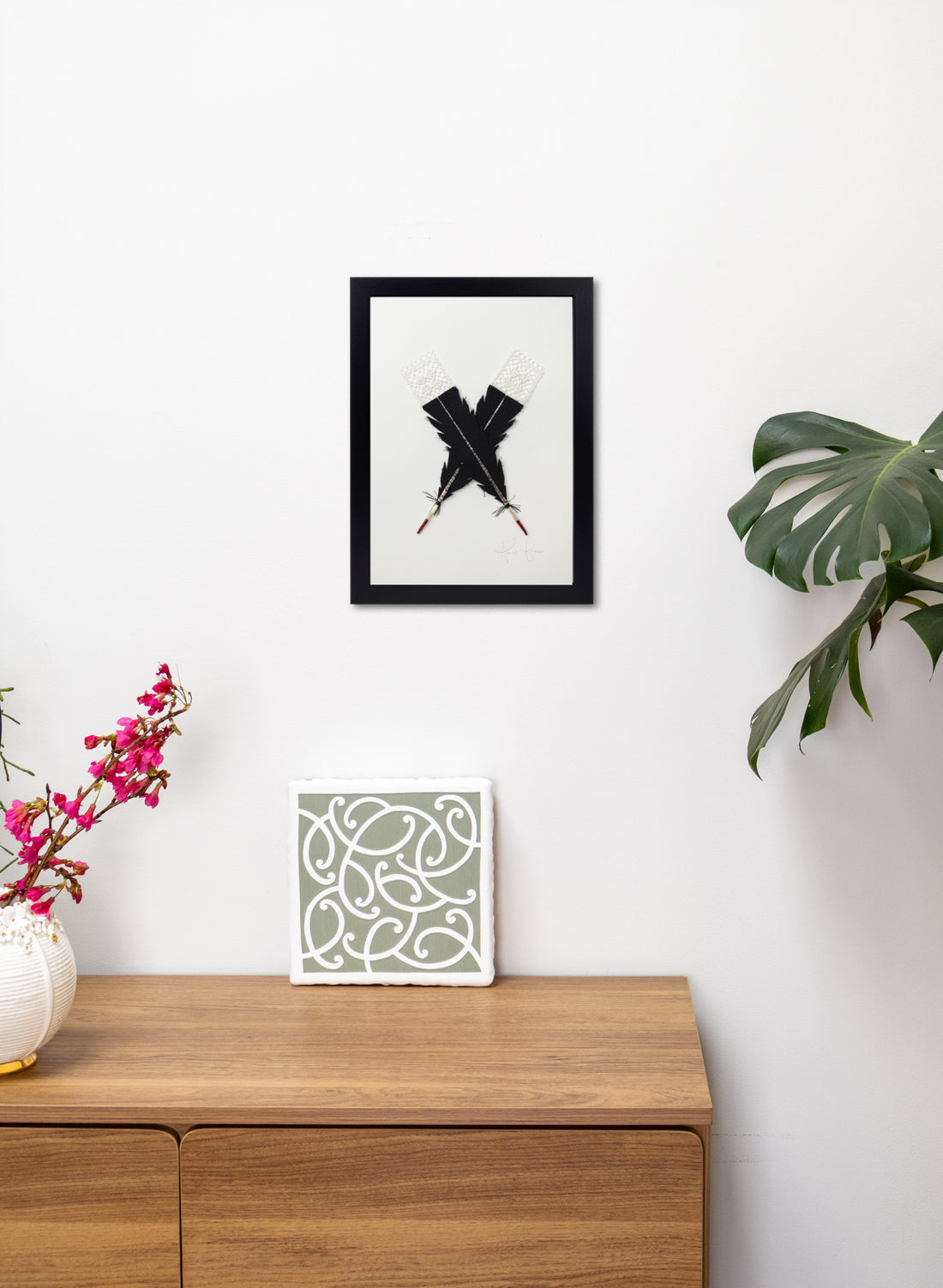 Single X Huia Feather Framed