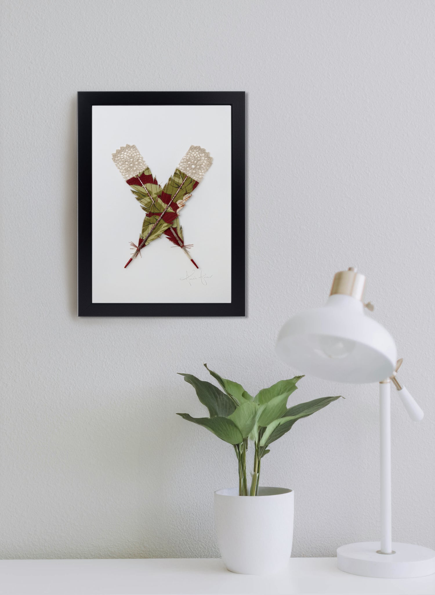 Single X Huia Feather Framed