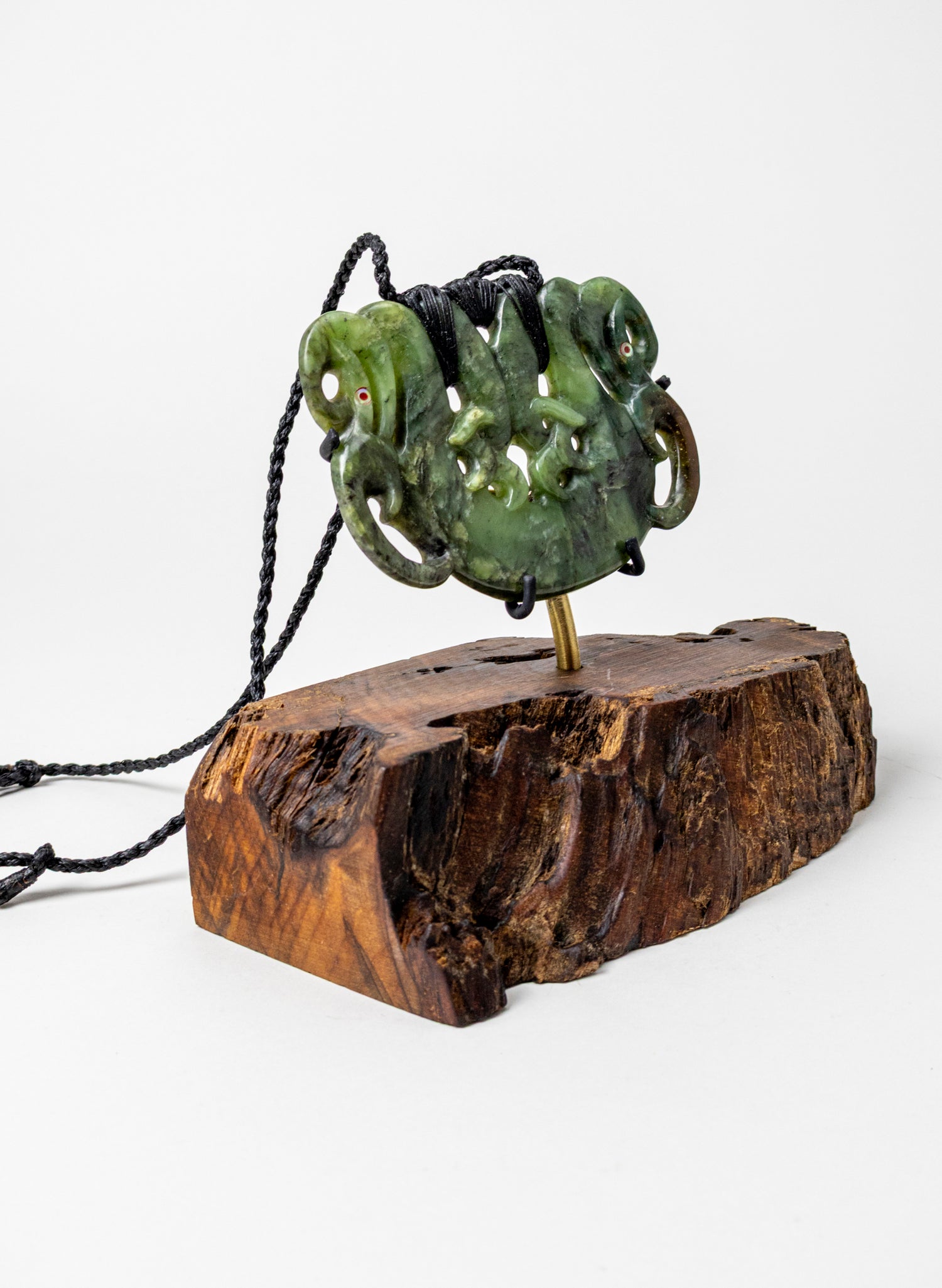Pounamu Peka Peka on Stand