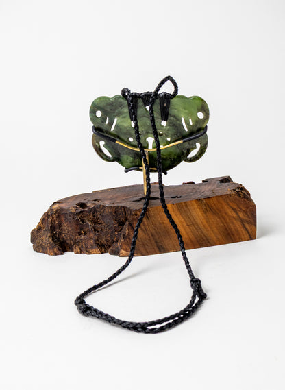 Pounamu Peka Peka on Stand