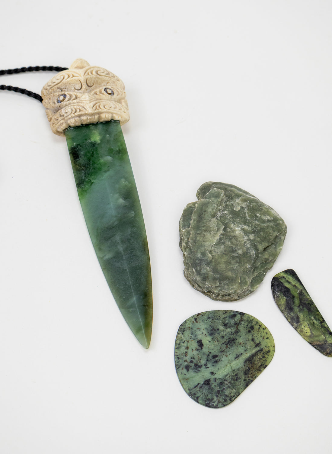 Arero Parāoa and Pounamu (Arahura Īnanga on Stand