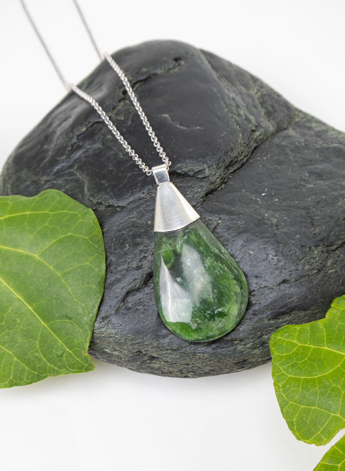Pounamu Pendant with Silver Fastening and Chain