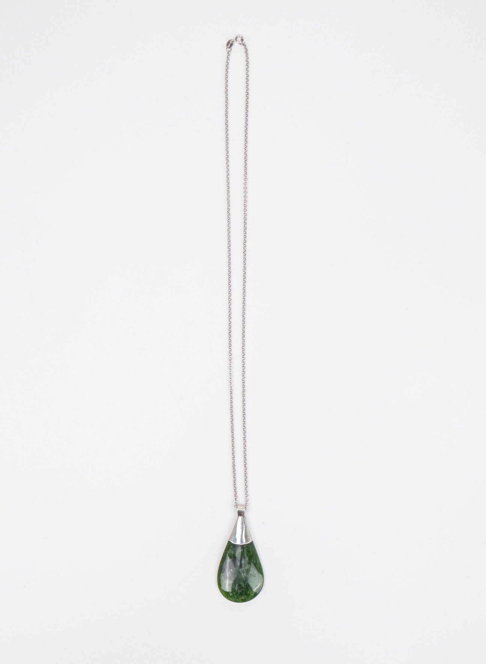 Pounamu Pendant with Silver Fastening and Chain